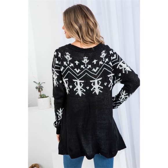 Round neck pocket detail Holiday pattern sweater - Picture 3 of 9